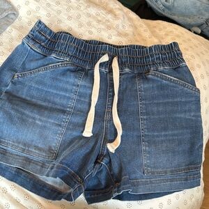 Upwest shorts with contrast tie